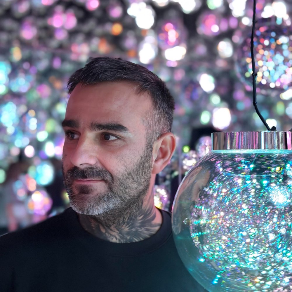 Portrait of Julien Jimenez, founder of RefVite